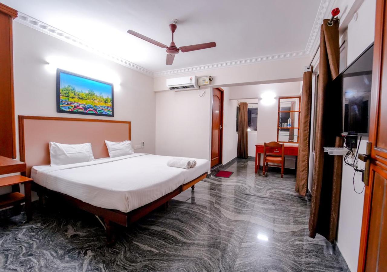 Luxe Vue - Premium Hotel Thiruvananthapuram ภายนอก รูปภาพ